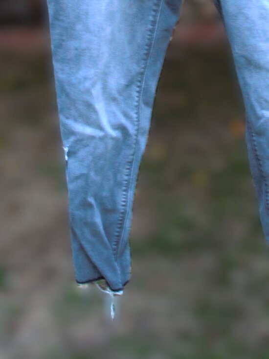 Spanx Jean-Ish Ankle Leggings in a Distressed Gray Wash 1X - Picture 3 of 3